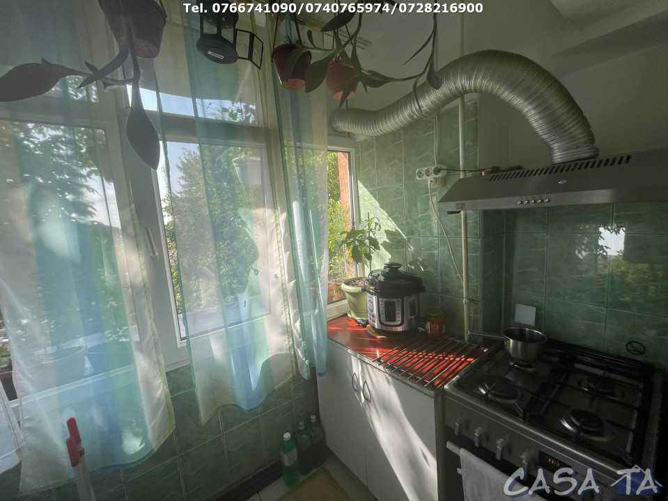 Apartament 3 Camere, Etaj 2, Strada 9 Mai - Zona Mall
