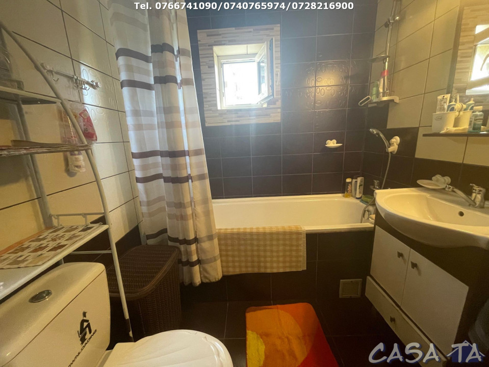 Apartament 3 Camere, Etaj 2, Strada 9 Mai - Zona Mall