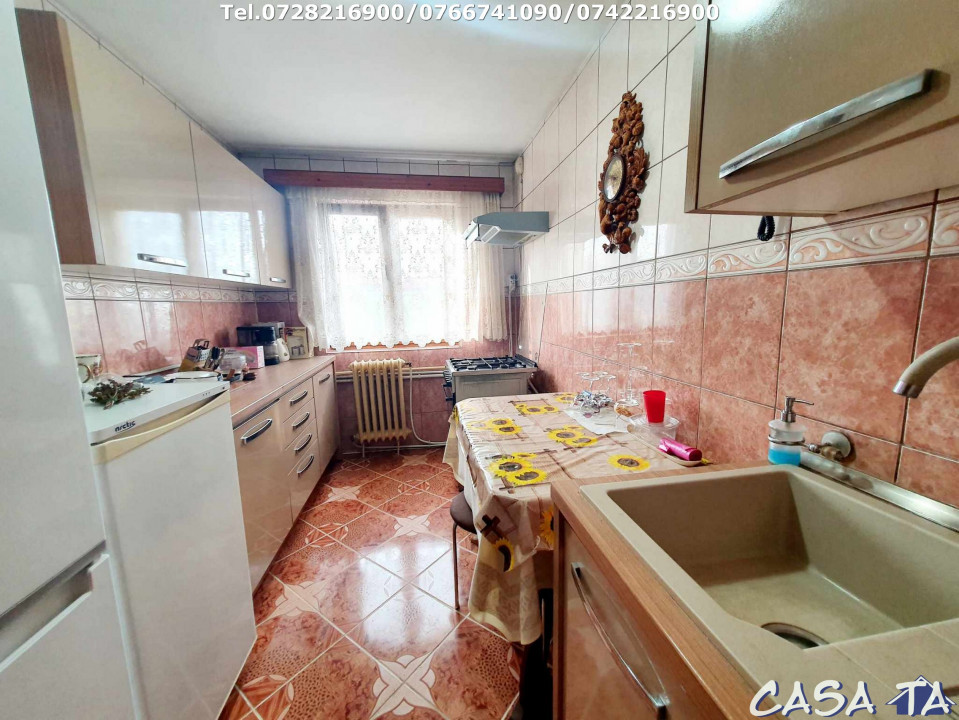 Apartament 3 camere, situat în Târgu Jiu, strada 9 Mai- zona Parcului Lido