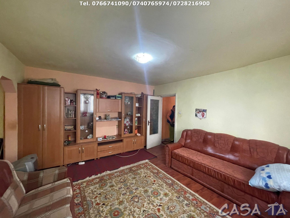 Apartament 2 Camere, Etaj 1, Strada Comuna din Paris