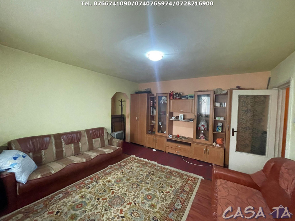 Apartament 2 Camere, Etaj 1, Strada Comuna din Paris