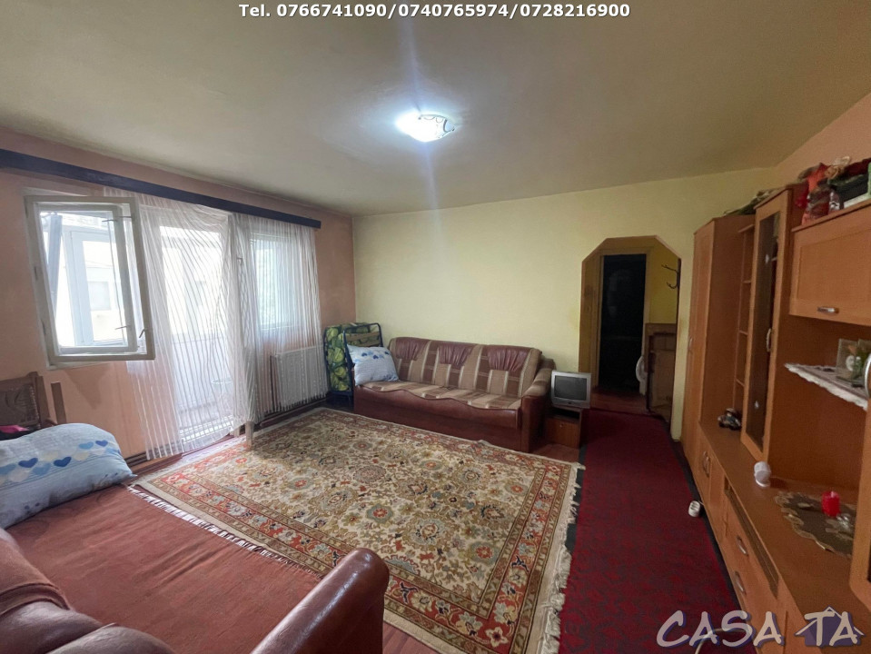 Apartament 2 Camere, Etaj 1, Strada Comuna din Paris