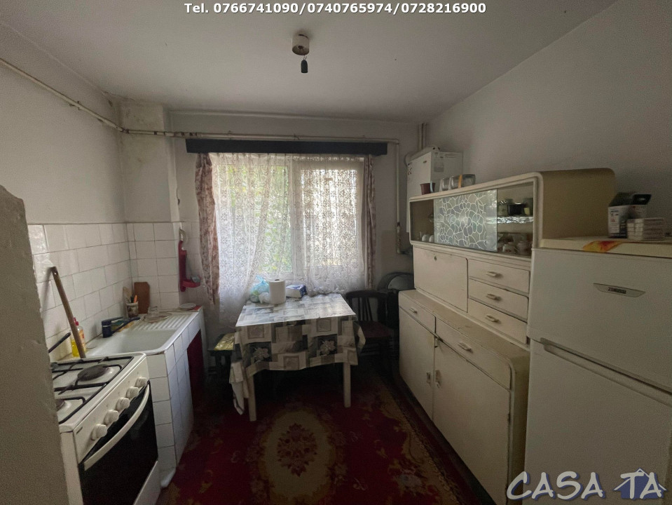 Apartament 2 Camere, Etaj 1, Strada Comuna din Paris