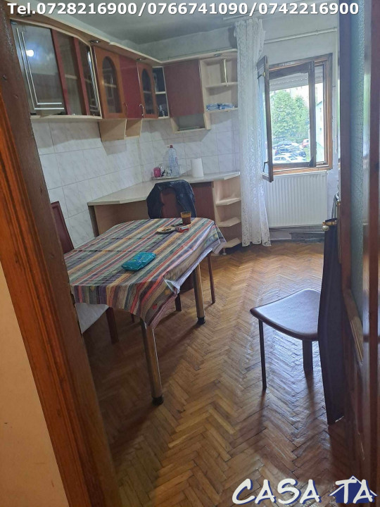 Apartament 4 camere ,situat în Târgu Jiu, Str.Vasile Militaru