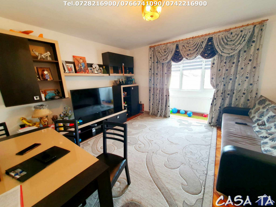 Apartament 4 camere, situat în Târgu Jiu, Str Gheorghe Barboi