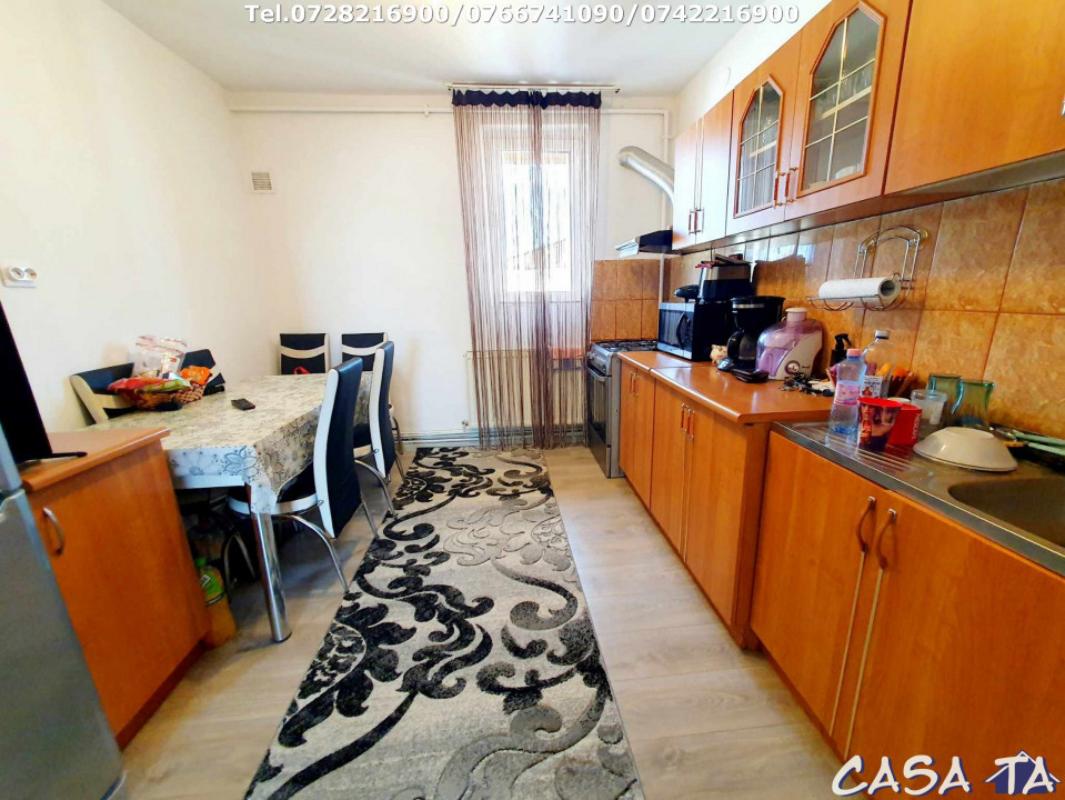 Apartament 4 camere, situat în Târgu Jiu, Str Gheorghe Barboi