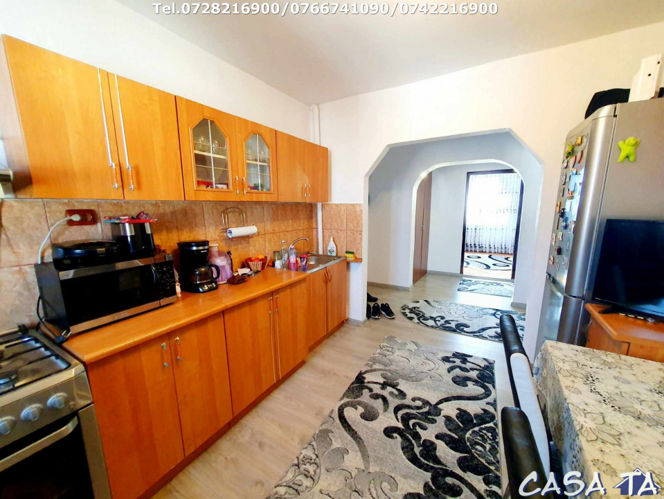 Apartament 4 camere, situat în Târgu Jiu, Str Gheorghe Barboi