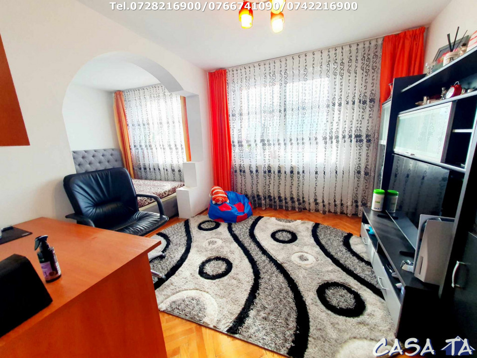 Apartament 4 camere, situat în Târgu Jiu, Str Gheorghe Barboi