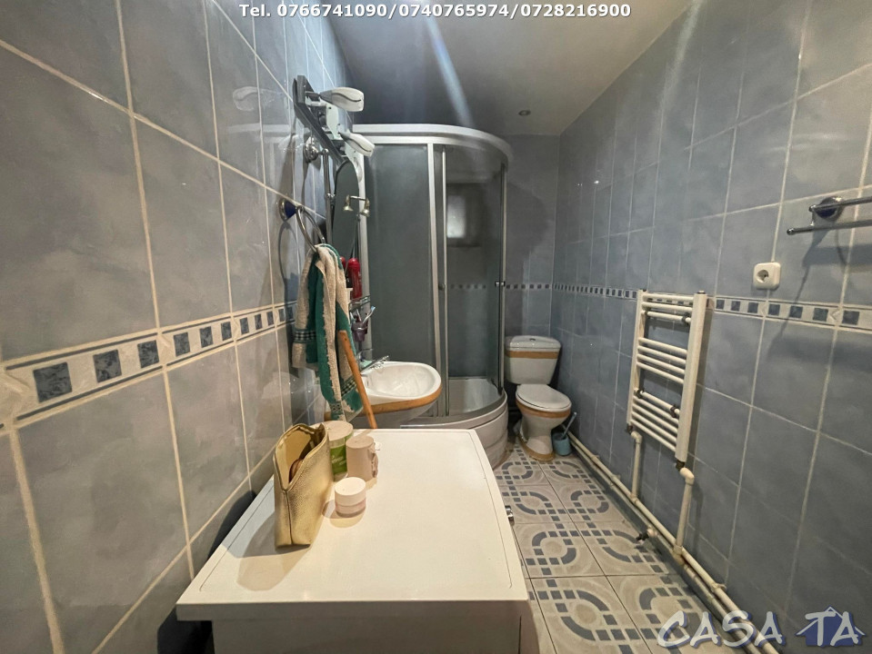 De Vanzare 2 Case La Cheie, Strada Petresti