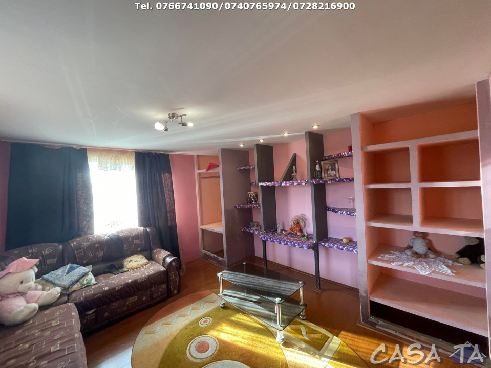 De Vanzare 2 Case La Cheie, Strada Petresti