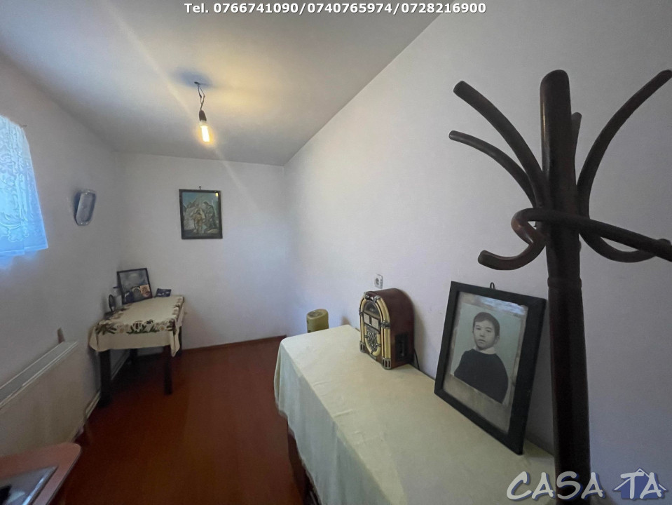 De Vanzare 2 Case La Cheie, Strada Petresti