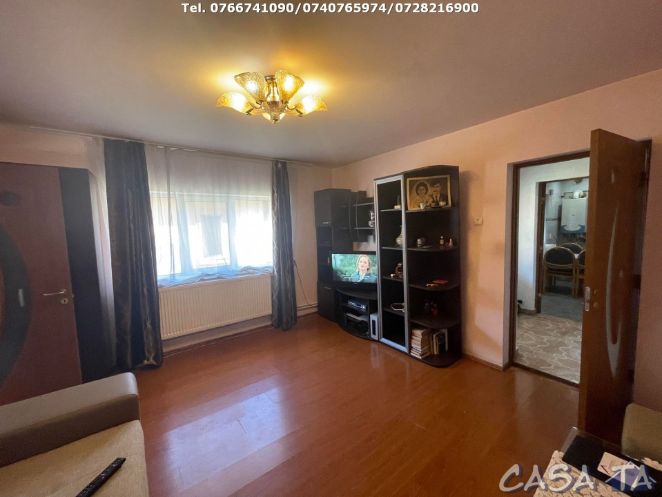 De Vanzare 2 Case La Cheie, Strada Petresti