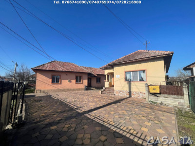 De Vanzare 2 Case La Cheie, Strada Petresti