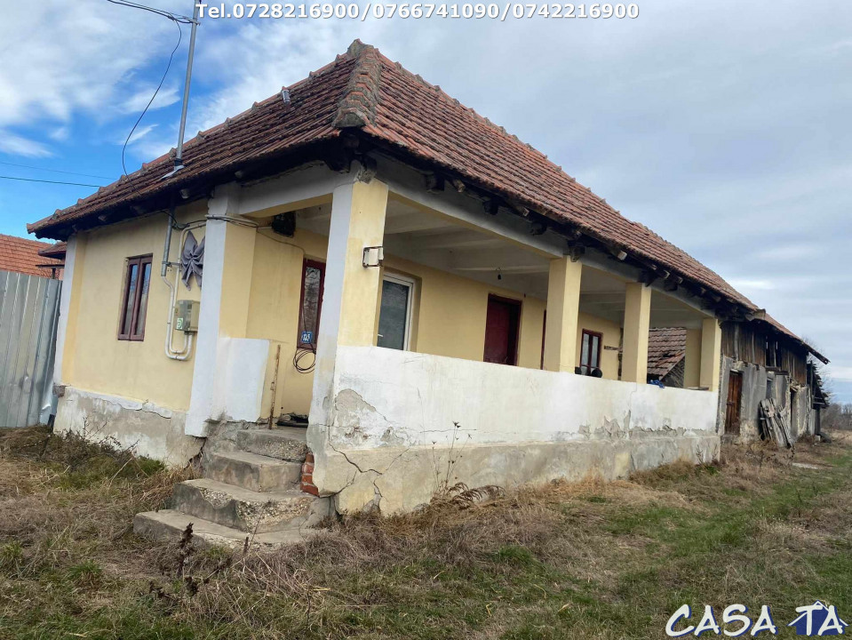 Casa situata în orasul Târgu-Carbunesti , Localitatea Floresteni