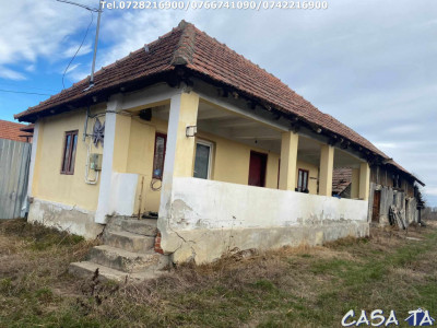 Casa situata în orasul Târgu-Carbunesti , Localitatea Floresteni