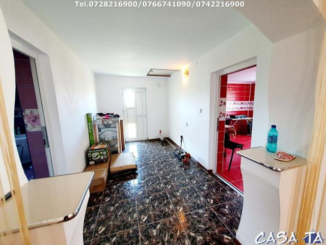 Casa 3 camere, situata în Calnic