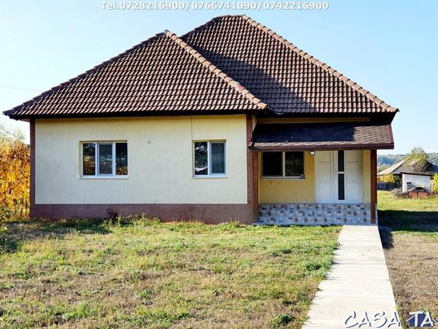 Casa 3 camere, situata în Calnic