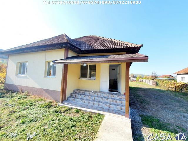 Casa 3 camere, situata în Calnic