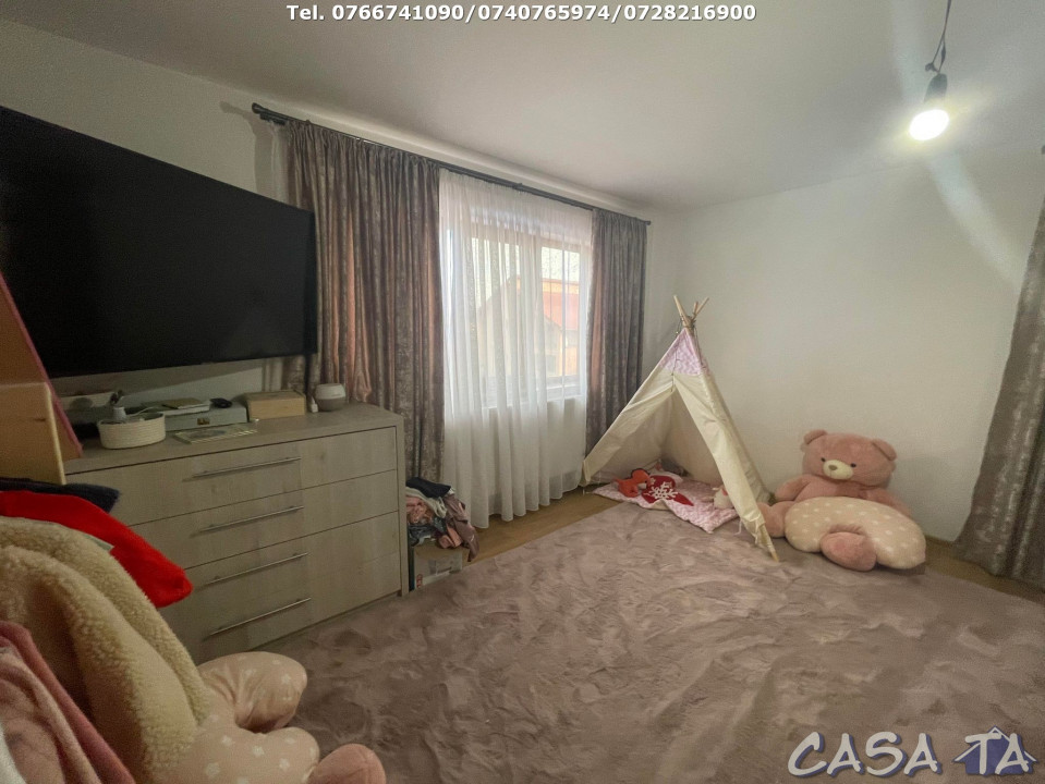 Casa 4 Camere  P+1, Strada Cezar Petrescu - Targu Jiu