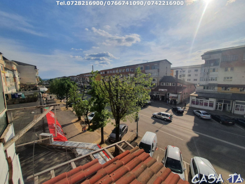 Apartament 4 camere, situat în Târgu Jiu, Victoriei