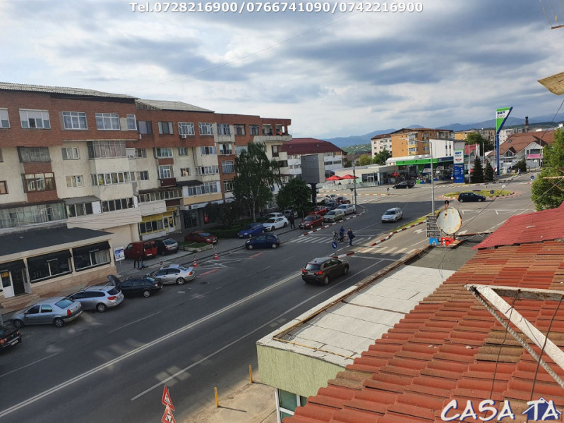 Apartament 4 camere, situat în Târgu Jiu, Victoriei
