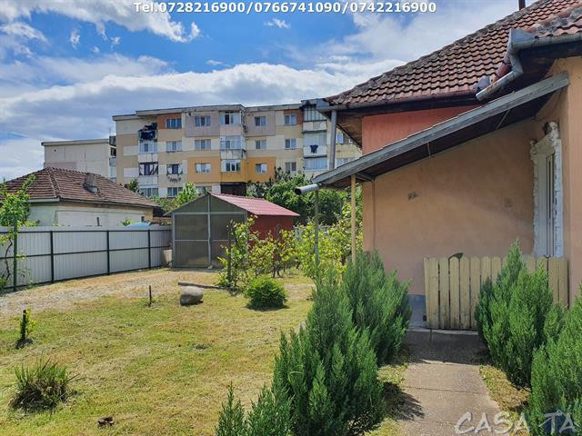 De Vânzare Casa, situata în Târgu-Carbunesti, 24 km Târgu Jiu