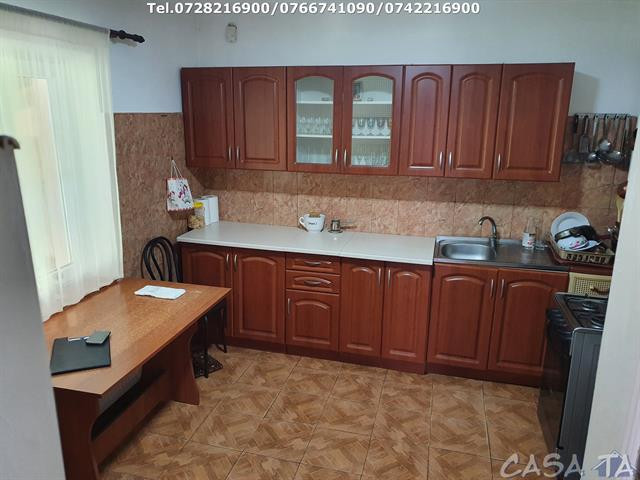 De Vânzare Casa, situata în Târgu-Carbunesti, 24 km Târgu Jiu