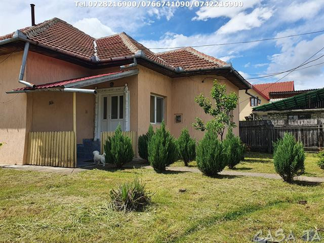 De Vânzare Casa, situata în Târgu-Carbunesti, 24 km Târgu Jiu