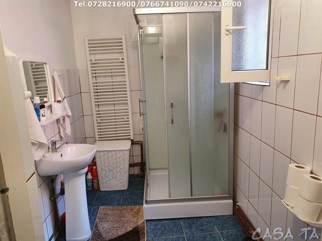 De Vânzare Casa, situata în Târgu-Carbunesti, 24 km Târgu Jiu