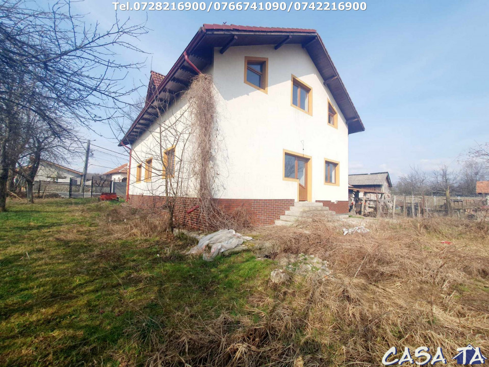 Casa D+P+M, situata în Arcani (Campofeni)