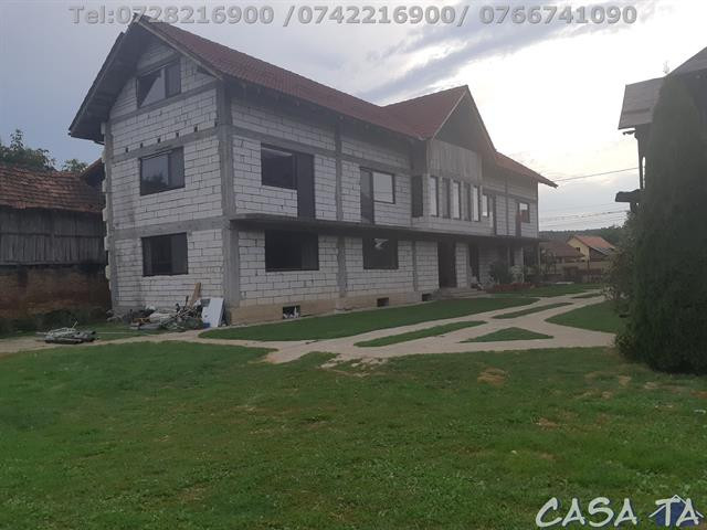 Ansamblu Rustic, Slobozia