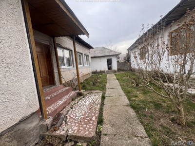 Proprietate compusa din doua Case, anexe gospodaresti, situata în Glogova, Gorj 