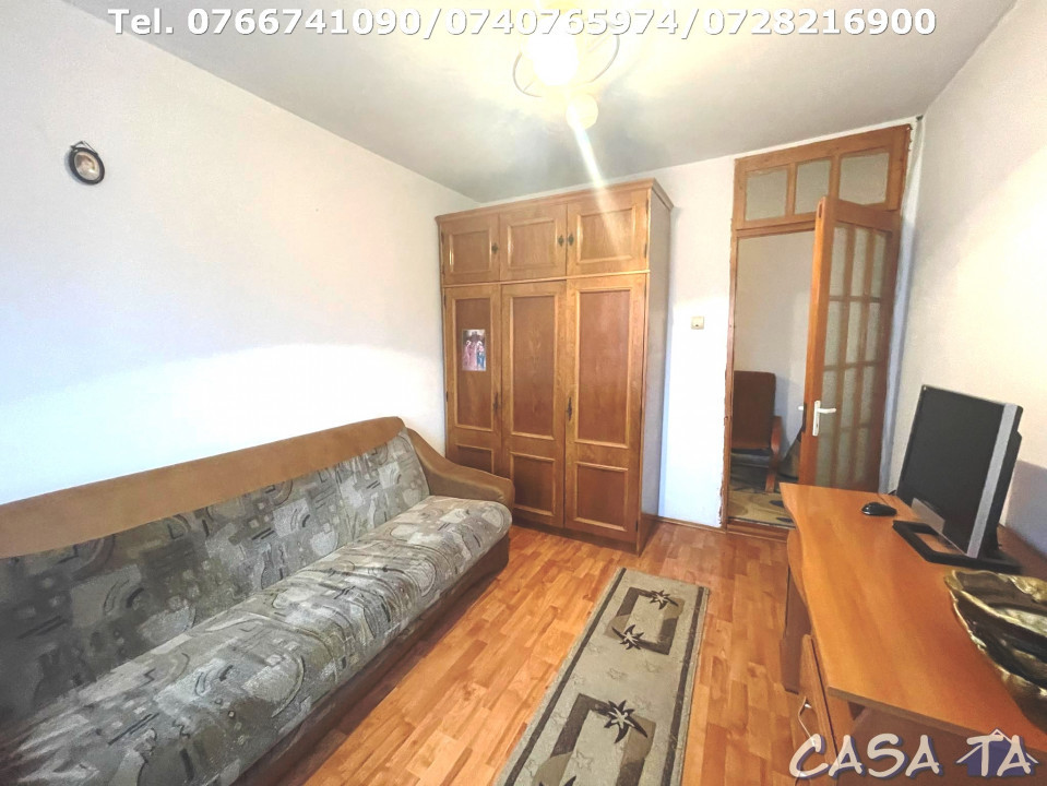 Apartament 3 Camere, Etaj 4(cu acoperis), Strada Alexandru Ioan Cuza