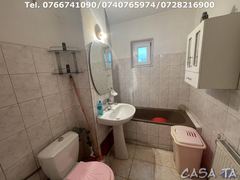 Apartament 3 Camere, Etaj 4(cu acoperis), Strada Alexandru Ioan Cuza
