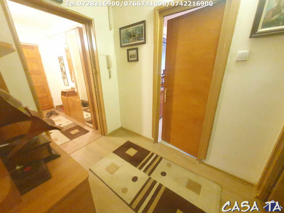 Apartament 3 camere, situat în Târgu Jiu, str Victoriei (Ultracentral)
