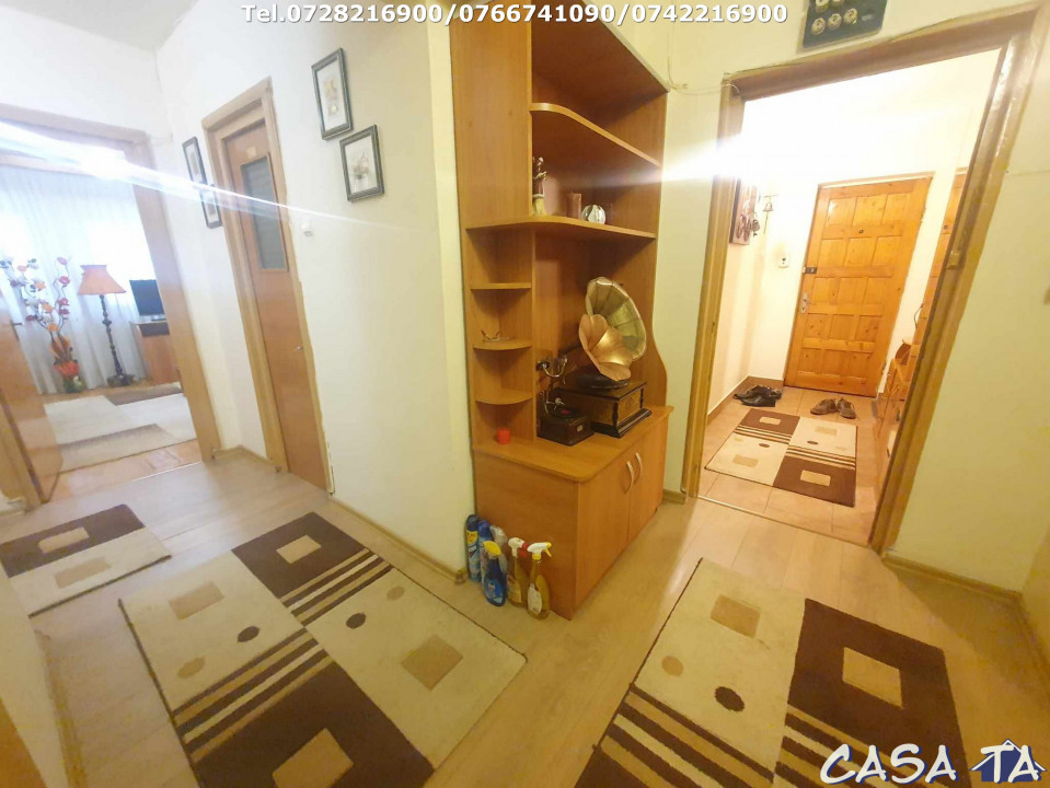 Apartament 3 camere, situat în Târgu Jiu, str Victoriei (Ultracentral)