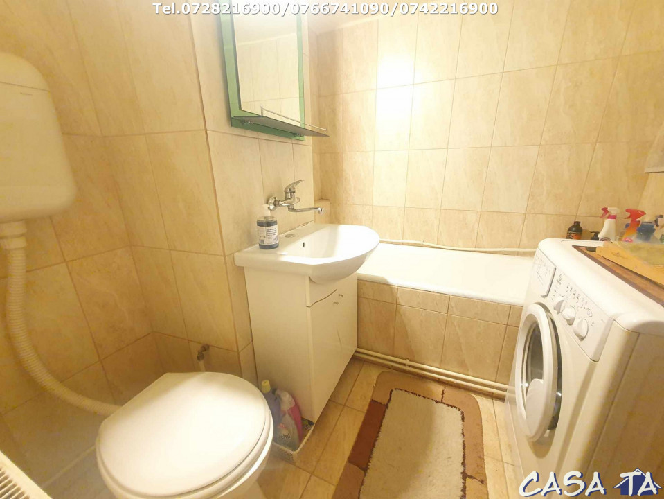 Apartament 3 camere, situat în Târgu Jiu, str Victoriei (Ultracentral)