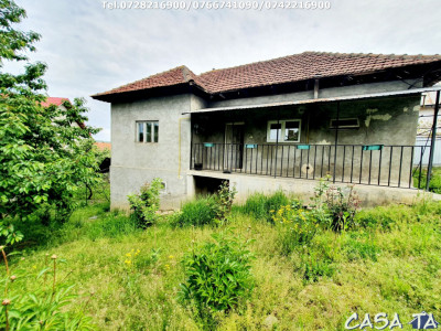 De Vânzare Casa, situata în Târgu-Carbunesti