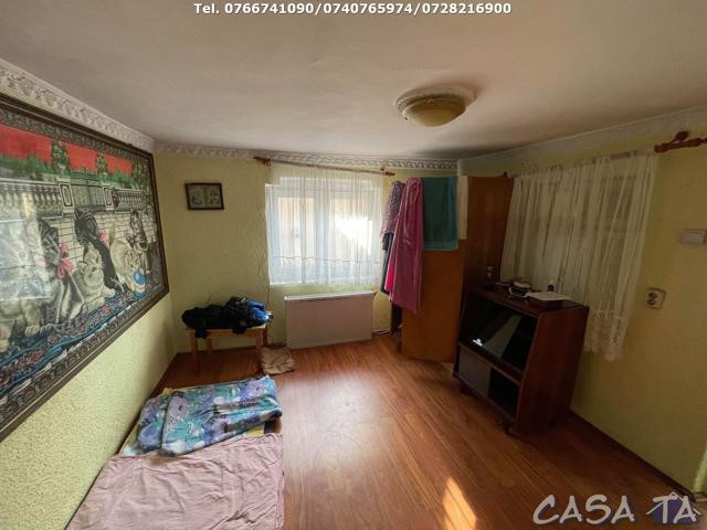 Casa + Anexe si Teren Aferent (800mp), Strada Ciocarlau