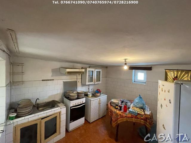 Casa + Anexe si Teren Aferent (800mp), Strada Ciocarlau