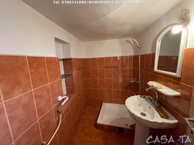 Casa + Anexe si Teren Aferent (800mp), Strada Ciocarlau