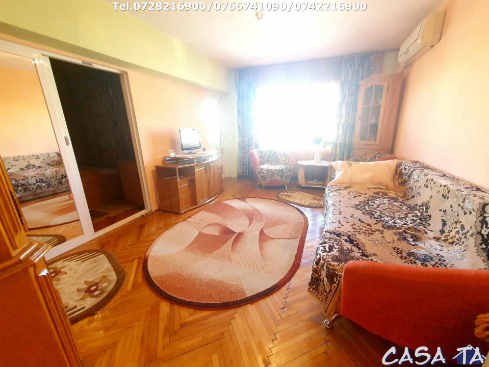 Închiriere apartament 4 camere, Etaj 3, Central