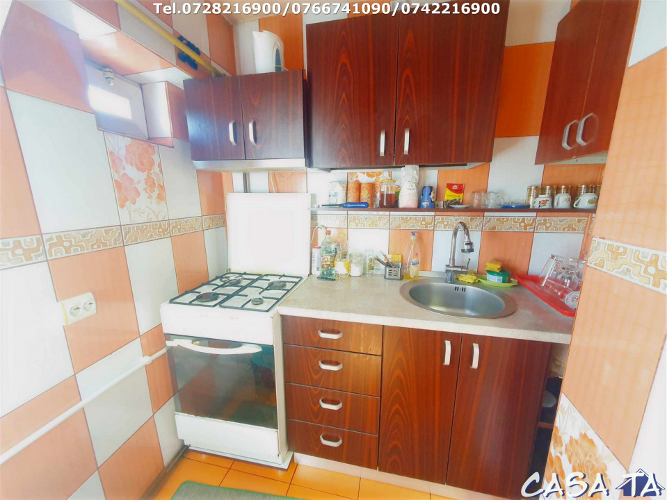 Închiriere apartament 4 camere, Etaj 3, Central