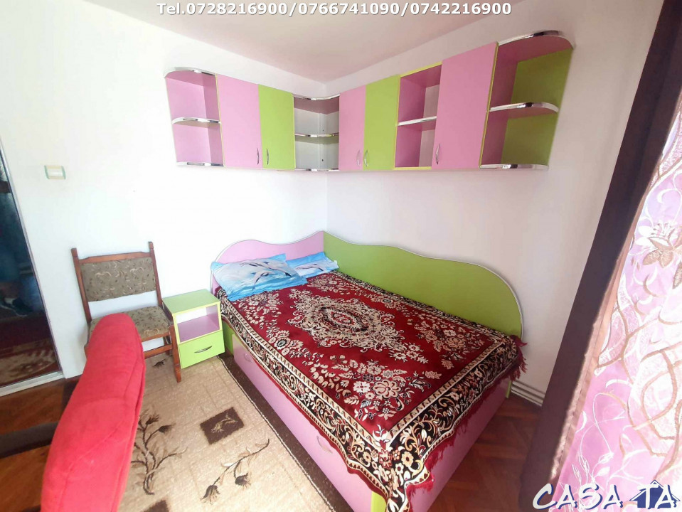 Închiriere apartament 4 camere, Etaj 3, Central