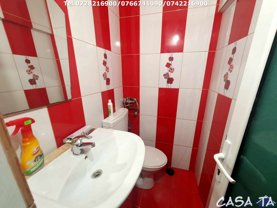 Închiriere apartament 4 camere, Etaj 3, Central