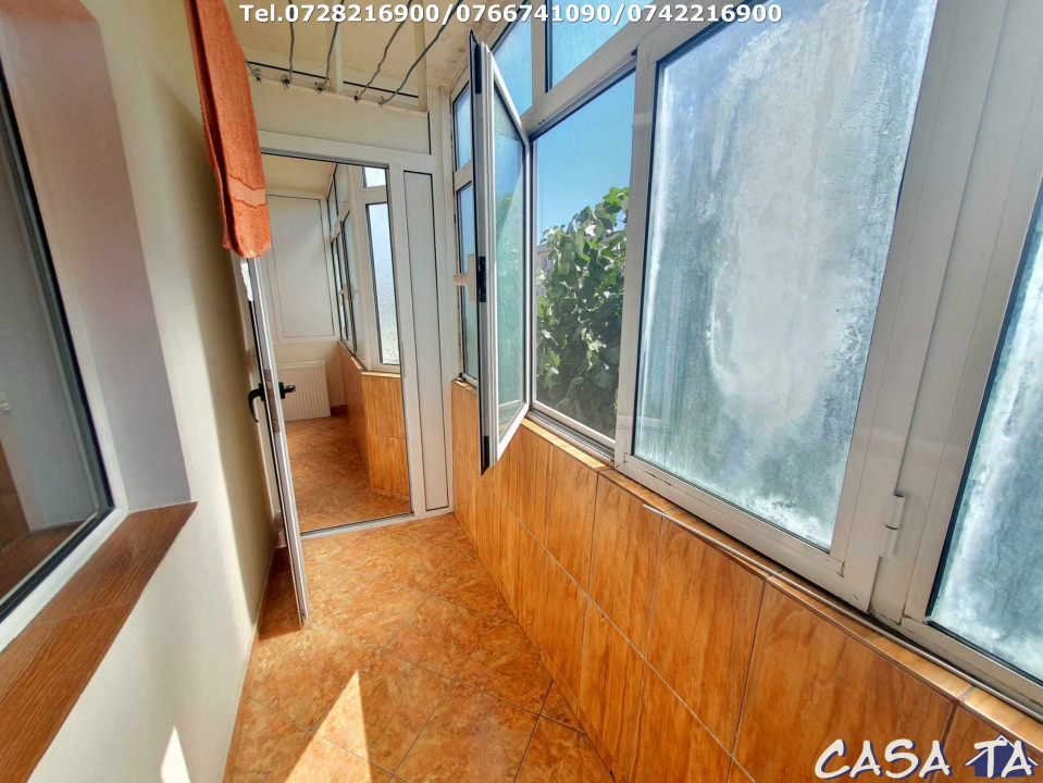 Închiriere apartament 4 camere, Etaj 3, Central