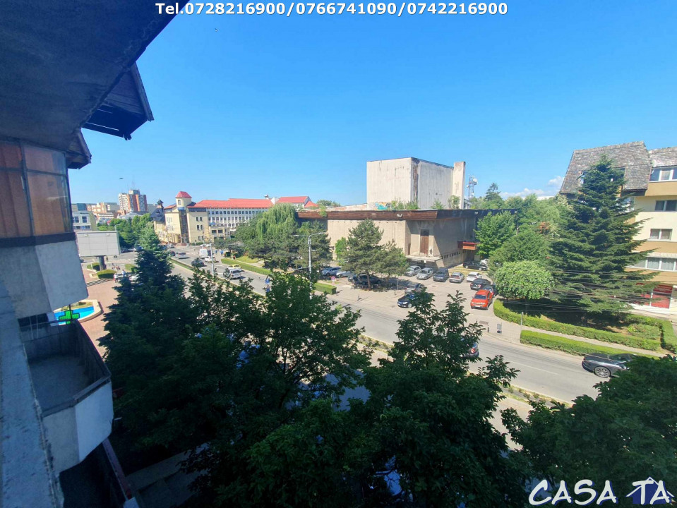 Închiriere apartament 4 camere, Etaj 3, Central