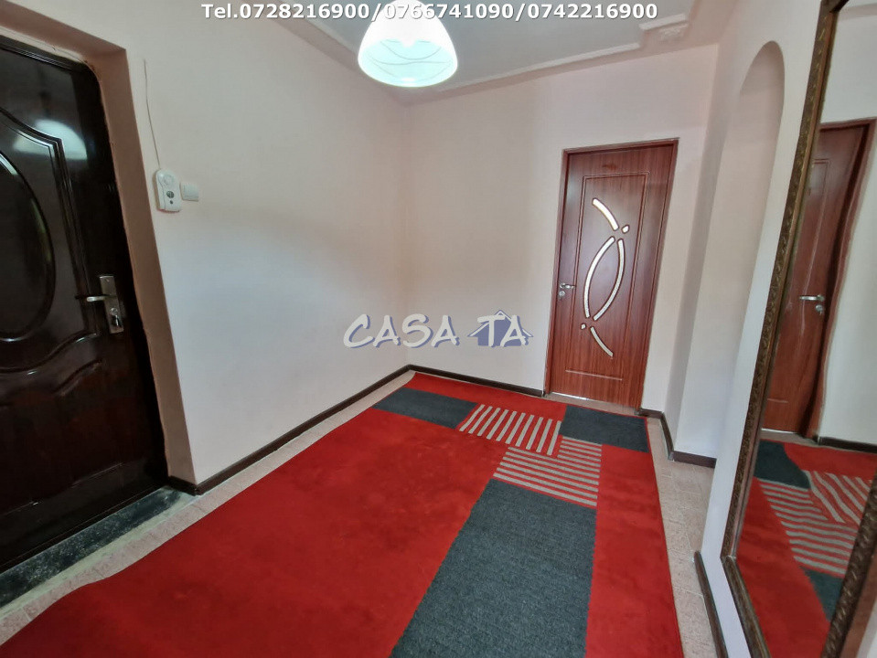 Apartament 3 camere, situat în Târgu Jiu, Str. G-Ral Christian Tell