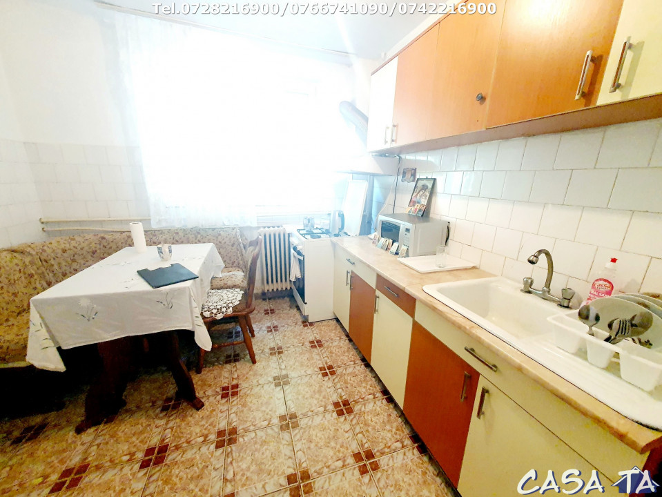 Apartament 4 camere, situat în Târgu Jiu, Aleea Sfantul Nicolae