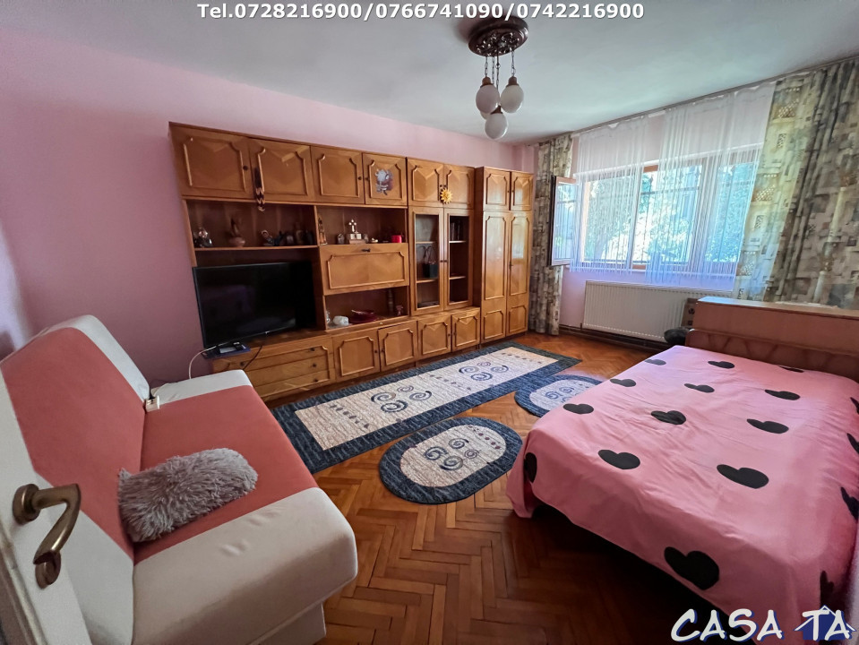Apartament 3 camere, situat în Târgu Jiu, Str. Zambilelor